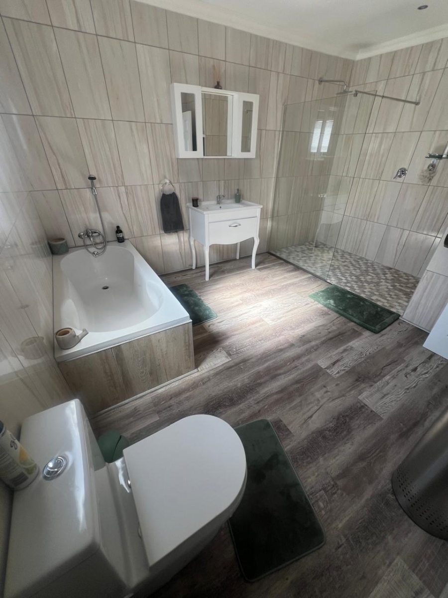 4 Bedroom Property for Sale in Da Gama Bay Western Cape